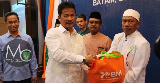 Guru TPQ, Imam Masjid, dan Mubaligh Dapat Sembako Gratis dari BNI